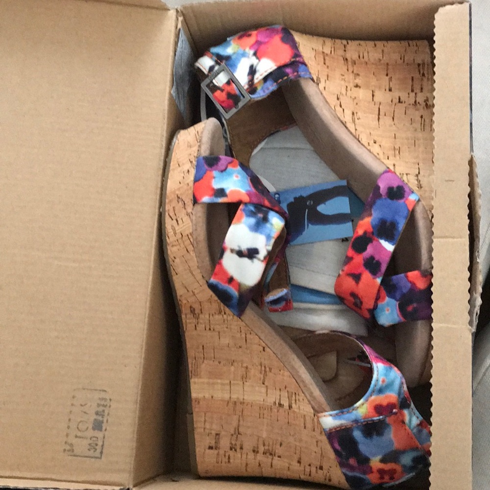 Toms Vegan Strappy Wedges in Oahu Women’s Size 8